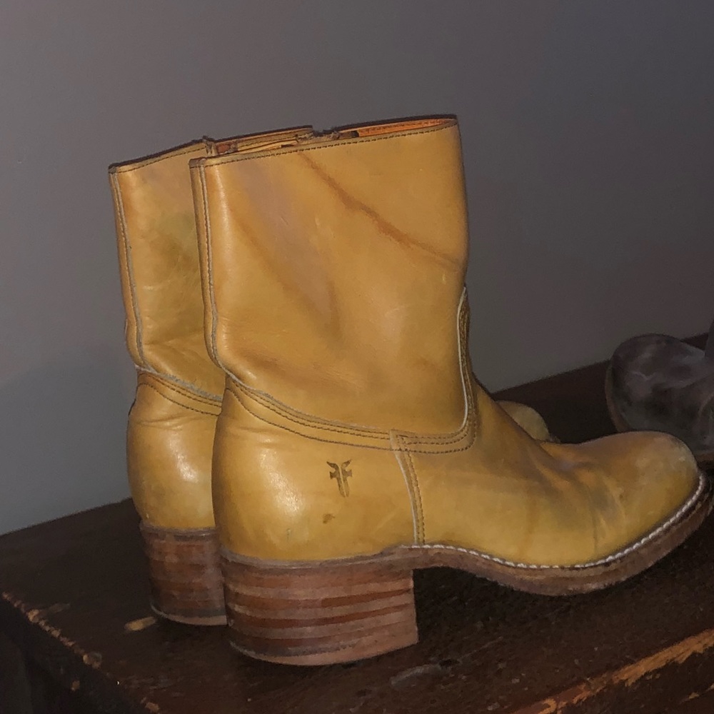 Women’s FRYE boots tan 8.5